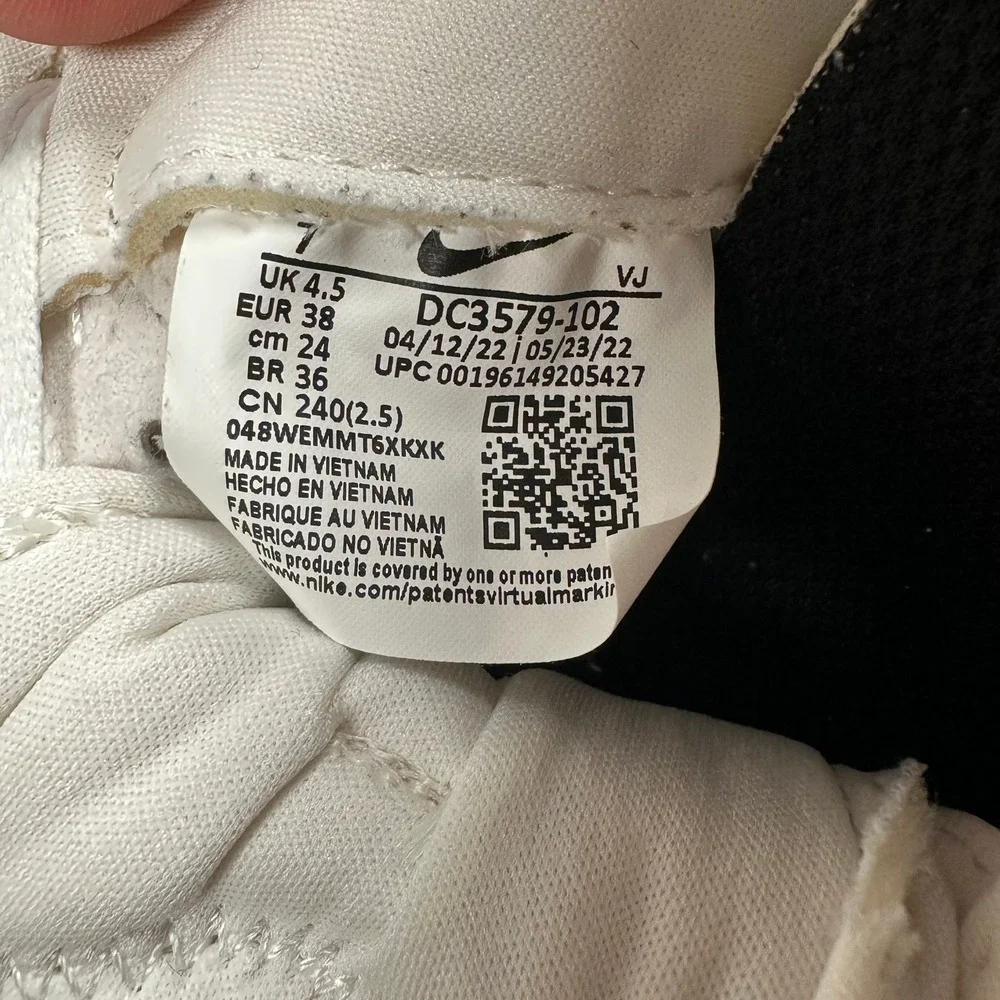 Nike Sneakers Womens 7 White Sanddrift Fontanka Waffle Running Gym Shoes